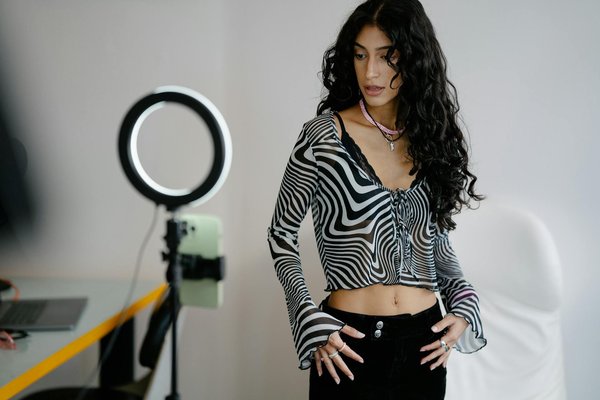 Guide des chaussons sandales femme pour un style chic